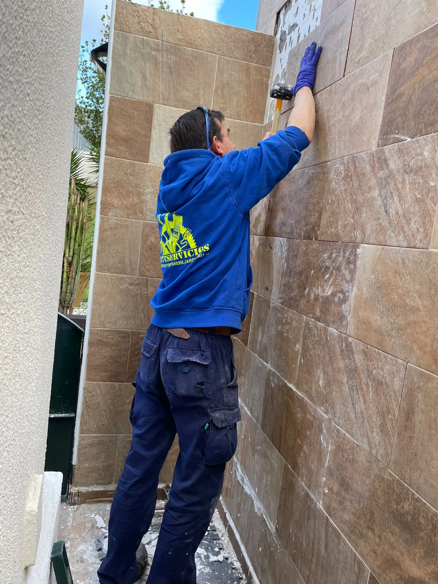 Trabajo en pared exterior